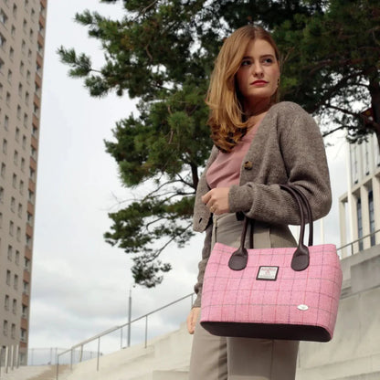 Authentic Luxury Women's Harris Tweed Classic Large Handbag In Bright Pink Overcheck